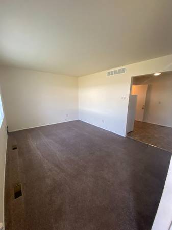 $1,195 / 2br - Stop by and APPLY!! (Taylor)63926725660290122