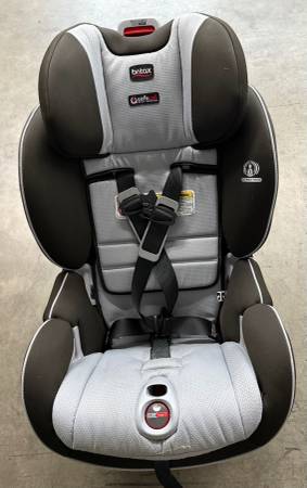 Britax Boulevard ClickTight Convertible Car Seat in Almost New Conditi 1