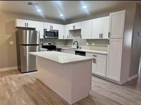 $1,450 / 2br - 862ft2 - Remodeled / Upgraded (Las Vegas)63859501365251120