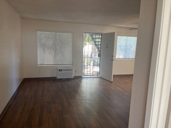 $1,695 / 1hab - 750ft2 - Arriba, 1 hab, 1 baño, Apartamento disponible mediados de septiembre. (San Ysidro)63663940387457120