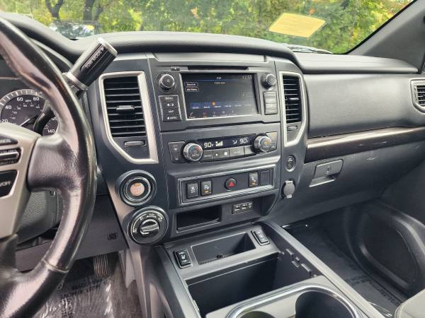 2019 Nissan Titan SV 4x4 - Photo 14