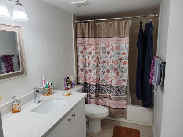 $2,225 / 2br - 1200ft2 - Beautiful Hialeah Apartment for Rent (HIALEAH)64002013465731124