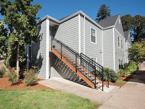 $1,599 / 2br - 1056ft2 - Close to Streets of Tanasbourne, Mirrored Closet Doors63956789533186122