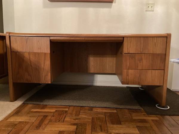 Free solid oak desk 1