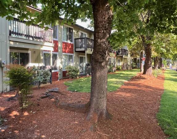 $1,495 / 2br - Gateway District Living - Pet Friendly Living - Updated (Halsey & I-84)63820707631491121