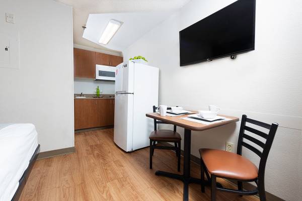 Baton Rouge Microwave Full Kitchenettes - Room for Rent