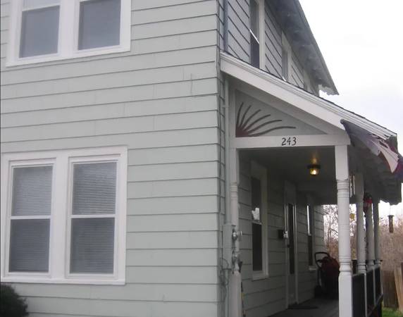 Great Dover location near Exit 7--easy commute to Seacoast and UNH 1
