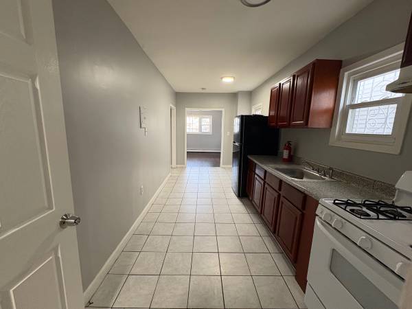 $1,950 / 2br - New 2 bedroom, First Floor!63676258023043123