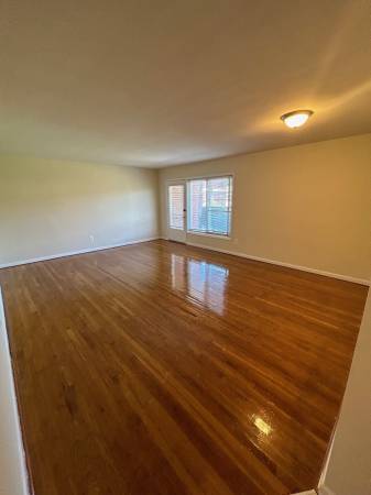 $1,550 / 2br - 2br - 2 habitaciones - calefacción y aire acondicionado central, admitimos mascotas, balcón (pikesville)63694482691715122