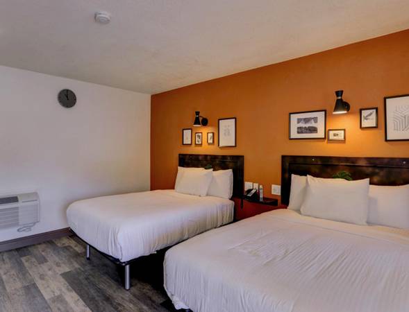 $399 / 1br - STAY WEEKLY & SAVE! Desk w/ Workspace, Coffee, Parking (South Sacramento)64043664075137122