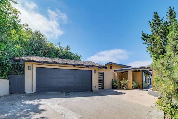 $350 / 5br - 4200ft2 - Pool & Coastline Views: Gourmet Kitchen | 4,200 Sq Ft64037219829633122