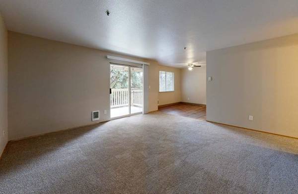 $1,565 / 2br - 986ft2 - Private Patio, Refreshing Swimming Pool, Dishwasher (North Central Gresham)63672671000707120