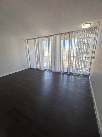 $2,145 Bright and Large in Size Studio w/ Balcony! 1 MONTH FREE! (tenderloin)64030484727681121