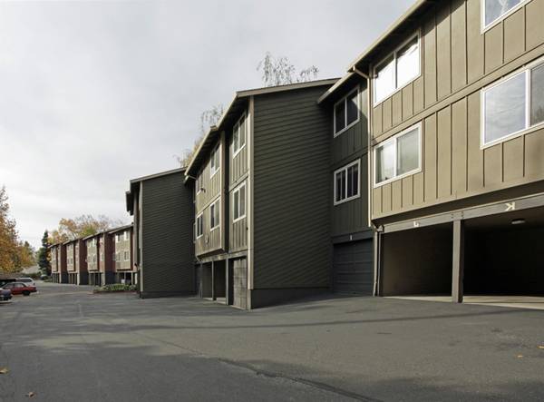 $1,350 / 1br - 1 MES GRATIS - Área de juegos en Spring Park - Dogwood Ciudad del Oeste (North Clackamas)63831326358913122