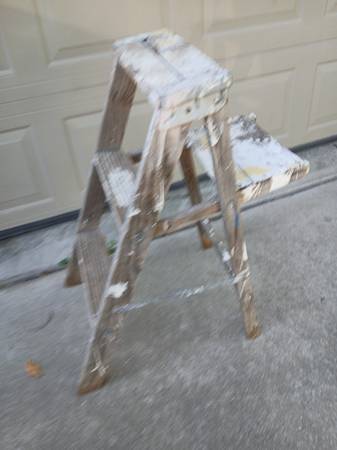 3' Wood Step Ladder 1