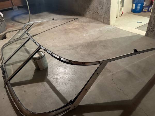 1995 OEM Larson Boat Windshield 1