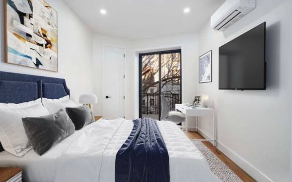 $5,000 / 2br - 🌇 Modern 2BR w/ Private Balcony 🌿 | Prime Williamsburg 🏡 | Near L & G (Brooklyn)63995824996226122