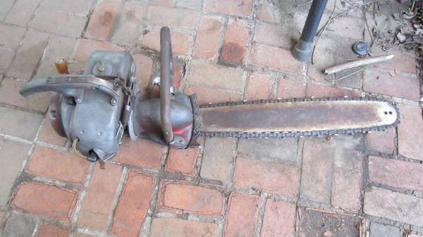 Antique Mall 12A Chainsaw w/28" Bar - $1 (East Peoria)62930781838337122