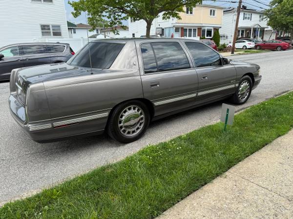 1998 Cadillac Deville funciona hermoso Se ve muy bien - $2,300 (Staten island)63614948759939121