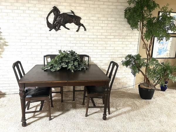 TABLE & CHAIRS DINING FOUR (4) CHAIRS  SOLID WOOD 1