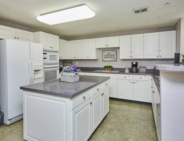 $2,175 / 1br - Quiet One Bed - Bridge, Billiards, Poker - Poolside Cabanas (San Marcos)63865702268035123