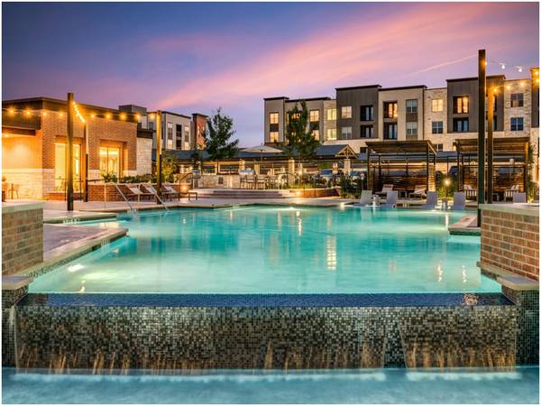 $1,825 / 2br - 1300ft2 - 1-2 Months Free New Mansfield Apartments (Mansfield)63796375612163121