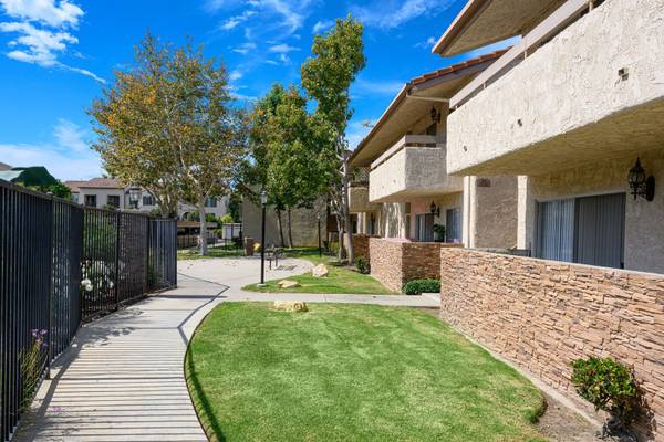 $2,390 / 1br - 788ft2 - Patio or Balcony, Covered Parking, Clubhouse63800544612097123