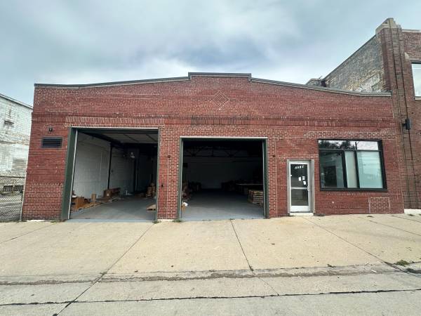 2500 sf garage space right off 94 west close to Downtown 1