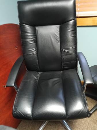 Great Deal! Executive Office Chair Like New 1