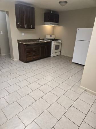 $1,300 / 2br - 816ft2 - house 2bd/ 1 ba $1300 like new (South Bend)63935708612226122