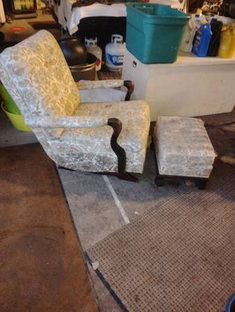 Vintage rocker with foot stool 1