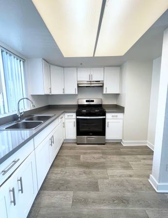 $2,050 / 1br - Vinyl Flooring, Laundry Facilities, Courtyard (Santa ana)63840114840065122