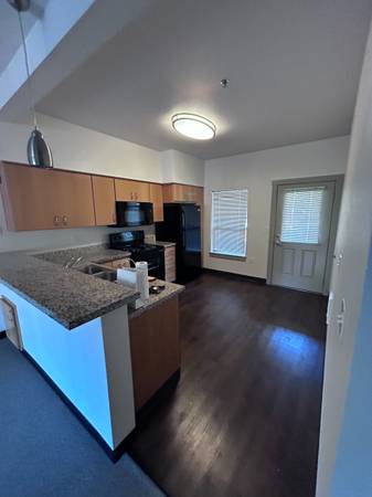 $1,500 / 2br - 800ft2 - Planta Baja de 2 Dormitorios y 1 Baño! Disponible a partir del 6/11/202563977278397315122