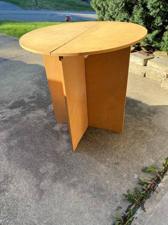 30" ROUND TABLES with GLASS TOPS and TABLE COVERS 1