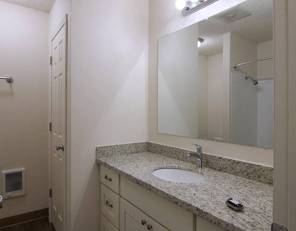 $1,725 / 2 habitaciones - ¡VEN A VISITAR Y AHORRA! | Zona muy adecuada para bicicletas/caminar + 2 dormitorios (Milwaukie Heights)63831252457859121