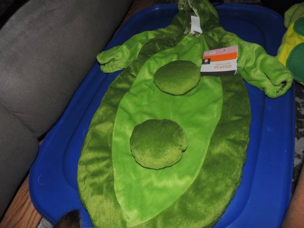 BABY GREEN PEA POD HALLOWEEN COSTUME SIZE NB - 6M  NEW 1