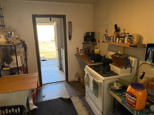 $230,000 / 3br - 988ft2 - Investor special - fixer - instant equity (kennewick)64171131110275123