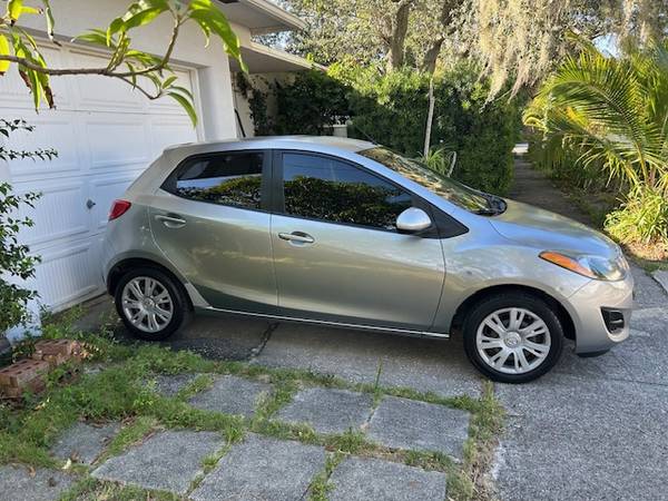 2011 Mazda 2 Sport Excelente estado 127 mil millas Segundo propietario - $4,400 (Lake Worth Beach)63479761649025121