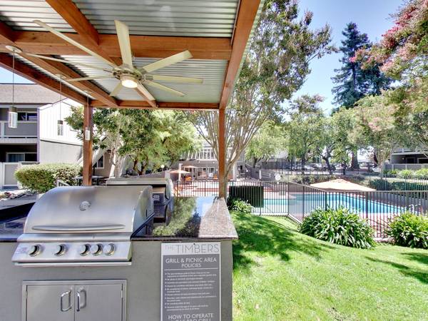 GRILLING STATIONS, FULLY EQUIPPED KITCHEN, IN UNIT WASHER & DRYER 1