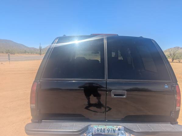 1995 GMC Yukon SLT 4x4 con solo 132,000 millas - $4,999 (Carefree HWY y 7th Street)63612839069571121