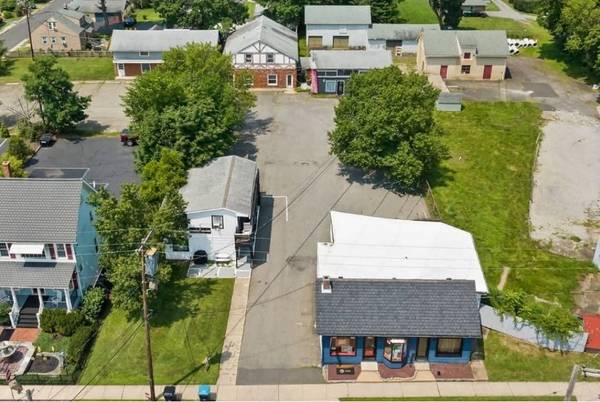 $2000.00 / 1br - 1 br apartment and other commercial units in Mixed use Strip Mall in F63762847959809120