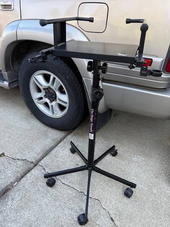 On-Stage karaoke stand 1