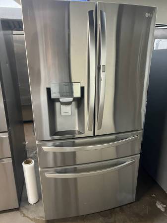 Sale like new stainless refrigerator w warranty!! Free delivery 1