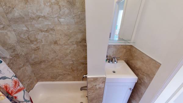 $2,150,000 / 4500ft2 - Renovated 6 Family in Prime Greenpoint! 2 Units Delivered Vacant! (Greenpoint)64033634467841124