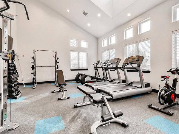 $1,570 / 1br - 858ft2 - Private Patio / Balcony, Close to jogging trails (Arapahoe)63849271842691121