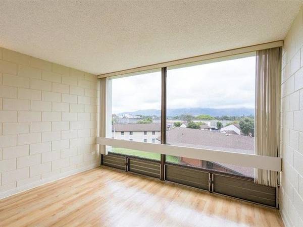 $2,790 / 4br - 1025ft2 - Great Neighborhood, Tour Today, New Shaker Cabinets, Jalousie Windows (Wahiawa)63939395502979122
