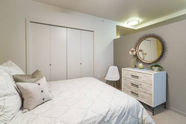 $2,139 / 506ft2 - Bay window, Courtyard view, Studio (905 Dexter Ave N, Seattle, WA)63688314701187124
