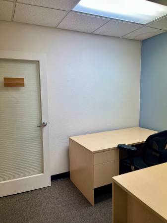 $395 / 110 pies² - Suite de oficina ejecutiva disponible – ¡Al lado del océano! (Pacific Beach)63621323067651122
