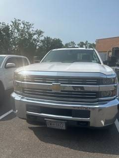 Camioneta blanca Chevy Silverado 2500 hd del 2015 - $6,000 (Washington D.C.)63616597262721121
