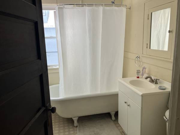 $600 / 1br - Cozy Apt in Quiet Neighborhood (Syracuse)63982983588227124